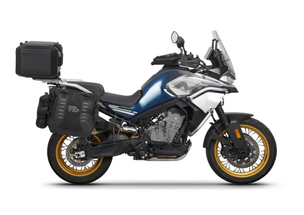 Akční Nabídka Kompletní sada bočních adventure brašen SHAD TERRA TR40 a hliníkového 55L vrchního kufru, včetně montážní sady SHAD CF MOTO 800MT