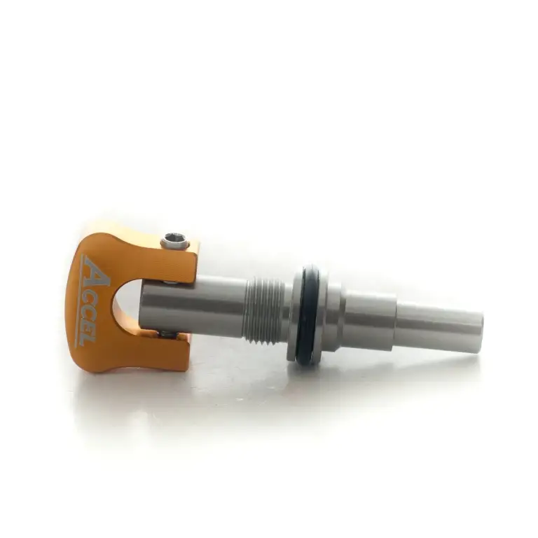 Značkový ACCEL seřizovací šroub pro napnutí pružiny výfukového ventilu KTM SX 85 18-20, 125/150 16-20, 250 03-20, EXC 250/300 04-18, HUSQVARNA TC 85 18-20, TC 125 16-20, TC 250 14-20, TE 250/300 11-18, TX 125/300 17-19 barva zlatá