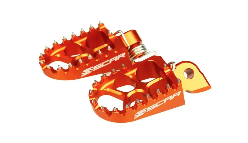 Víkendová Akce SCAR závodní stupačky řidiče hliníkové KTM SX/EXC 98-16, HUSQVARNA 14-16, GASGAS MC 50/65 21-24, SHERCO 08-25, BETA RR 05-19, HUSABERG 08-14 barva oranžová